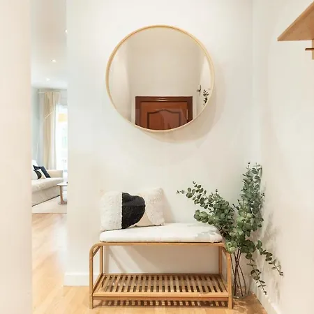 Comfortable With Balcony - Center Apartment *