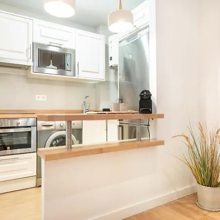 Comfortable With Balcony - Center *