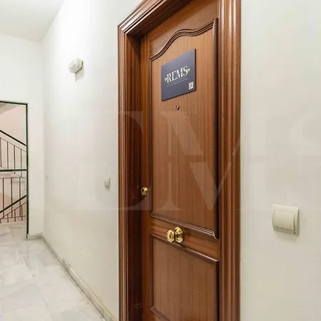 Comfortable With Balcony - Center Apartment Malaga