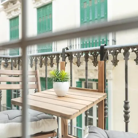 Comfortable With Balcony - Center Apartment *